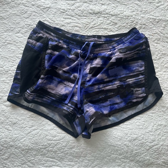 Old Navy Size S Women’s Go Dry Printed Run shorts Purple and Black - Picture 2 of 7